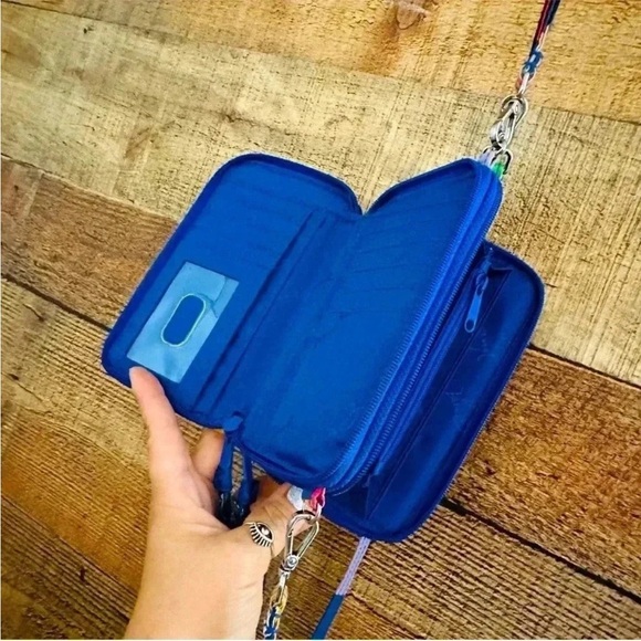 NWOT 
Vera Bradley Pop Art All In One Quilted
RFID Wristlet/Crossbody - Picture 8 of 11